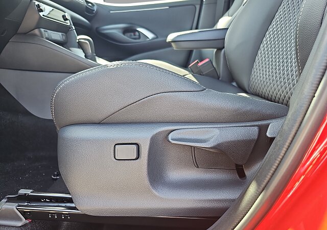 Mazda 2 Hybrid - Kolor Formal Red, zdjęcie 10
