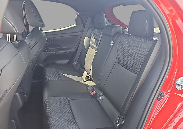Mazda 2 Hybrid - Kolor Formal Red, zdjęcie 16
