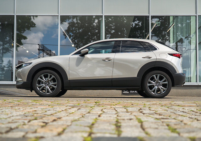 Mazda CX-30 - Kolor Platinum Quartz, zdjęcie 4