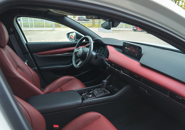 Mazda 3 - Kolor Ceramic Metalic, zdjęcie 13