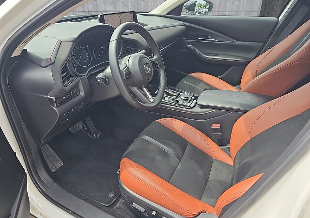 Mazda CX-30 - Kolor Snowflake White Pearl, zdjęcie 17
