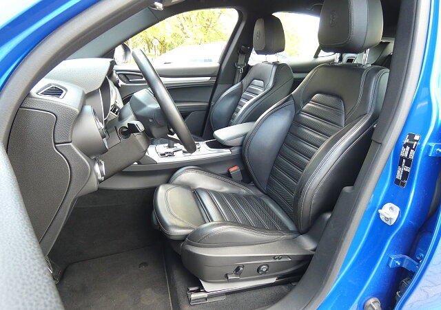 Alfa Romeo Stelvio - Kolor Niebieski, zdjęcie 14