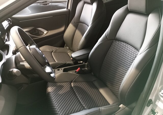Mazda 2 Hybrid - Kolor Stormy Silver, zdjęcie 4