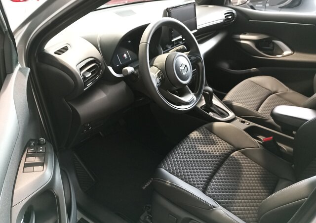Mazda 2 Hybrid - Kolor Stormy Silver, zdjęcie 3