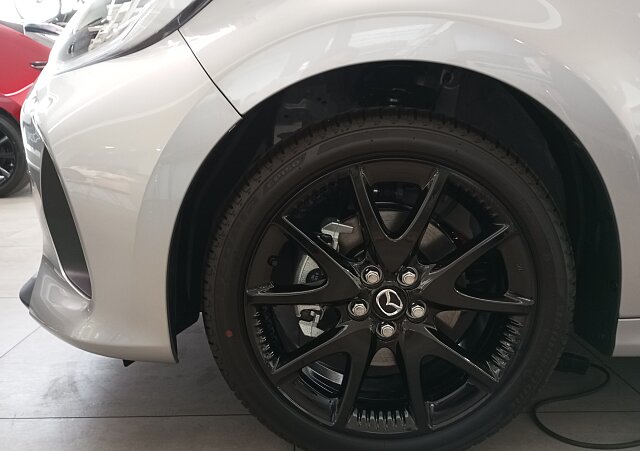 Mazda 2 Hybrid - Kolor Stormy Silver, zdjęcie 10