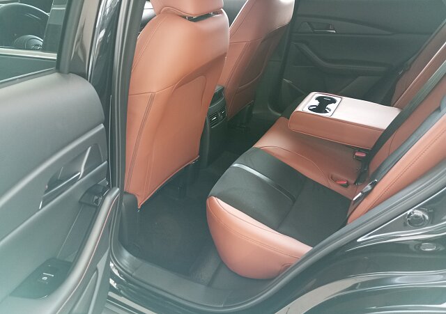 Mazda CX-30 - Kolor Jet Black, zdjęcie 8