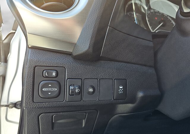 Toyota Auris - Kolor Srebrny, zdjęcie 18