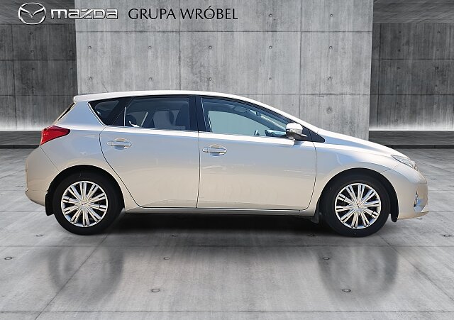 Toyota Auris - Kolor Srebrny, zdjęcie 4