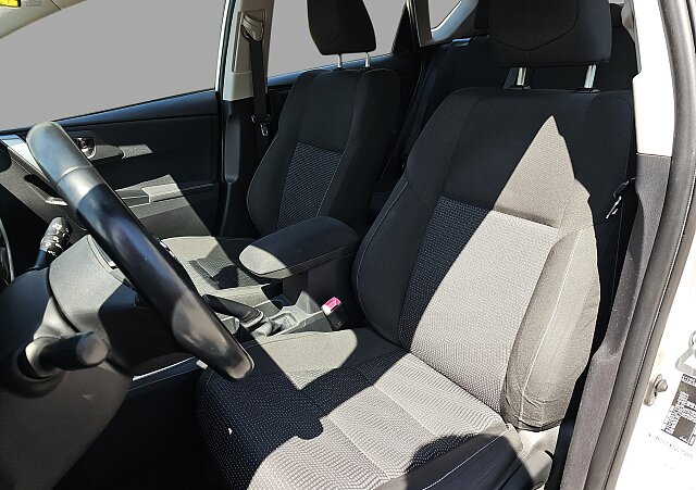 Toyota Auris - Kolor Srebrny, zdjęcie 12