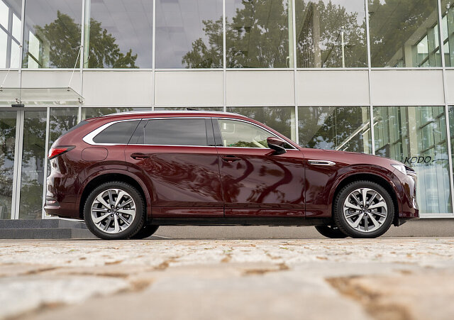 Mazda CX-80 - Kolor Artisan Red, zdjęcie 2
