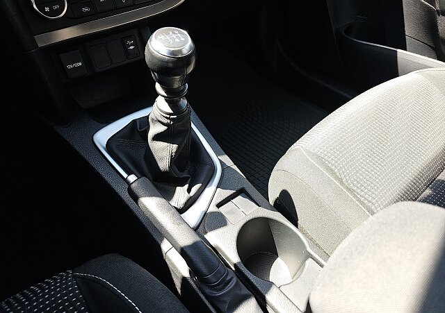 Toyota Auris - Kolor Srebrny, zdjęcie 17