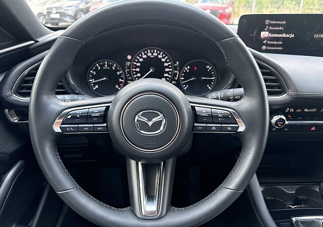 Mazda 3 - Kolor Snowflake White Pearl, zdjęcie 9