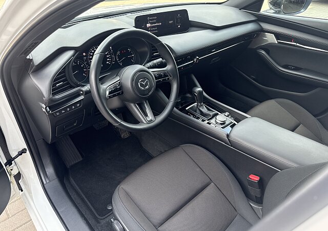 Mazda 3 - Kolor Snowflake White Pearl, zdjęcie 6