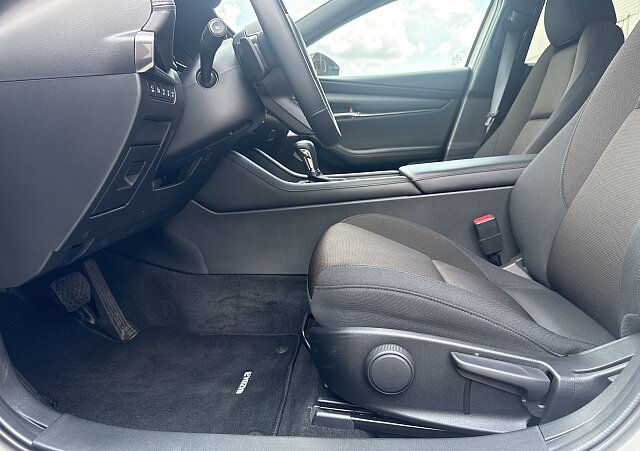 Mazda 3 - Kolor Snowflake White Pearl, zdjęcie 7