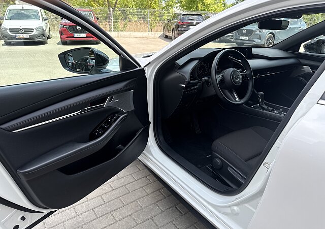 Mazda 3 - Kolor Snowflake White Pearl, zdjęcie 5