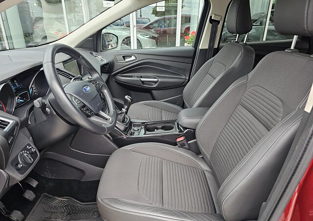 Ford Kuga - Kolor Czerwony, zdjęcie 13
