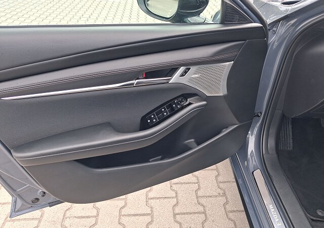 Mazda 3 - Kolor Polymetal Gray, zdjęcie 11