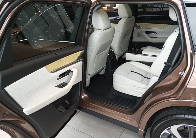 Mazda CX-80 - Kolor Melting Copper, zdjęcie 11