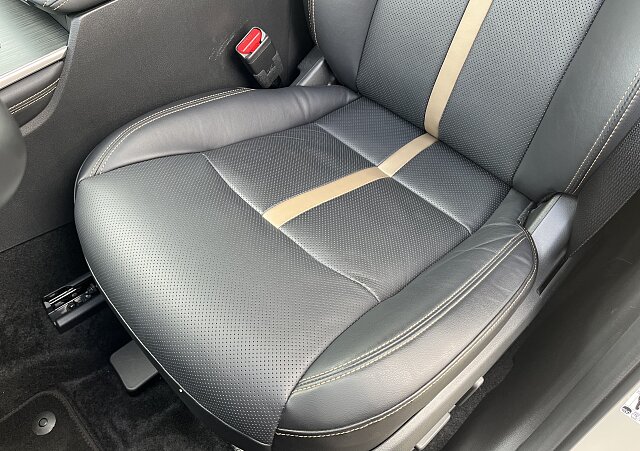 Mazda CX-60 - Kolor Platinum Quartz, zdjęcie 12