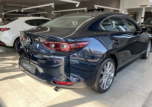Mazda 3 - Kolor Deep Crystal Blue, zdjęcie 5