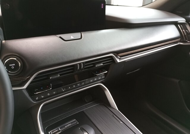 Mazda CX-60 - Kolor Platinum Quartz, zdjęcie 3