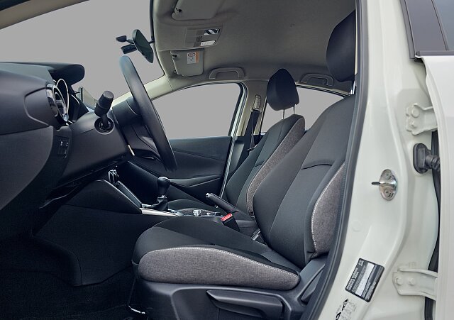 Mazda 2 - Kolor Arctic White, zdjęcie 10