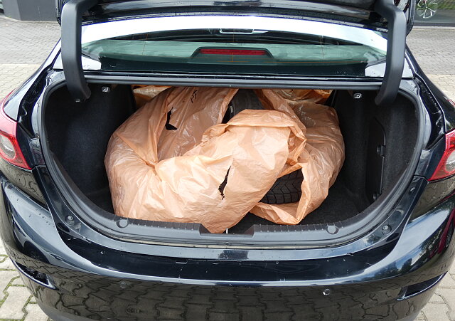 Mazda 3 - Kolor Jet Black, zdjęcie 13