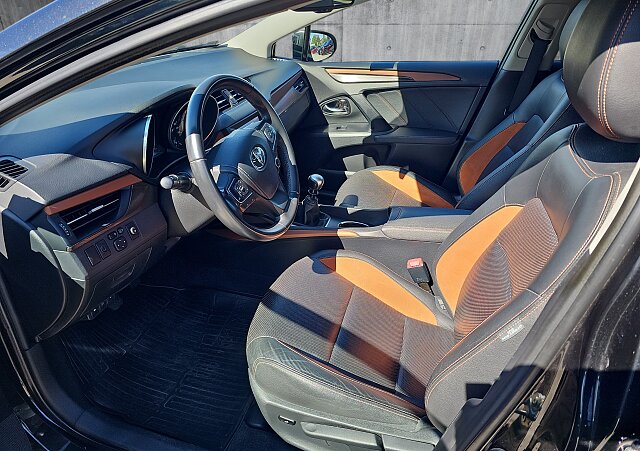 Toyota Avensis - Kolor Czarny, zdjęcie 17