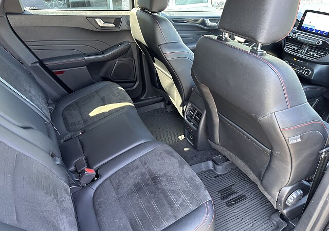 Ford Kuga - Kolor Czarny, zdjęcie 12