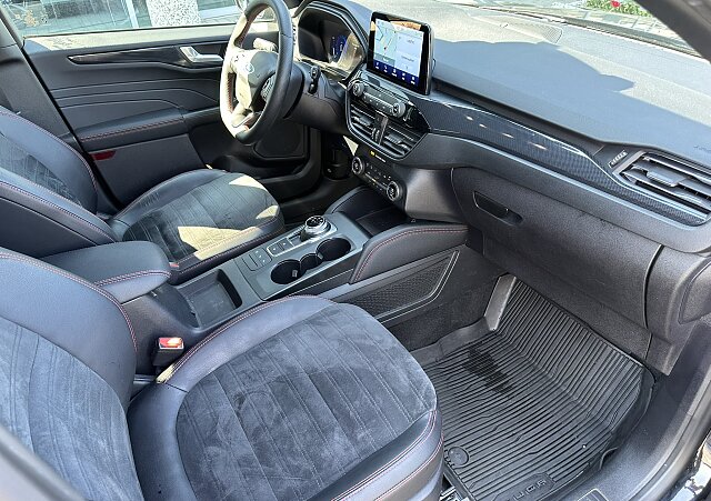 Ford Kuga - Kolor Czarny, zdjęcie 11