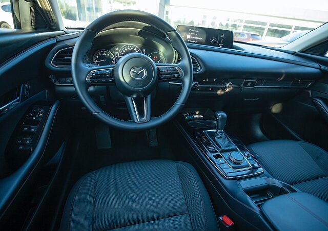 Mazda CX-30 - Kolor Polymetal Gray, zdjęcie 9