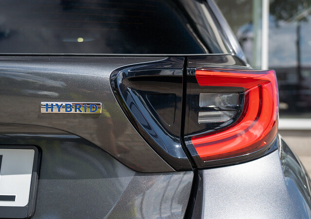 Mazda 2 Hybrid - Kolor Lead Grey, zdjęcie 8