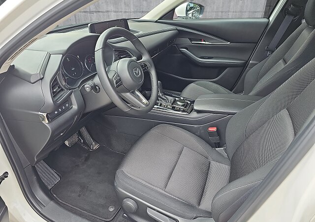 Mazda CX-30 - Kolor Snowflake White Pearl, zdjęcie 17