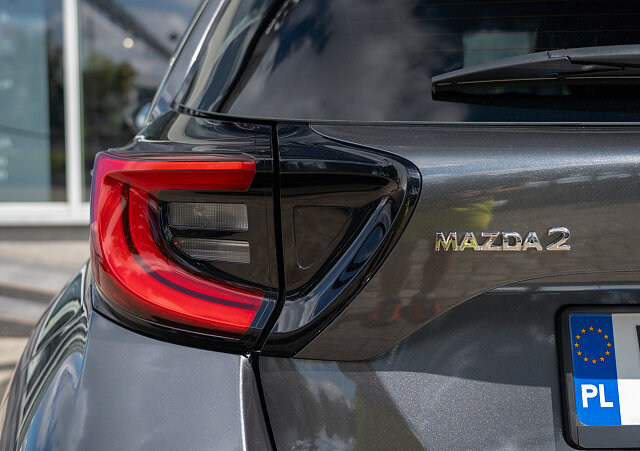 Mazda 2 Hybrid - Kolor Lead Grey, zdjęcie 7