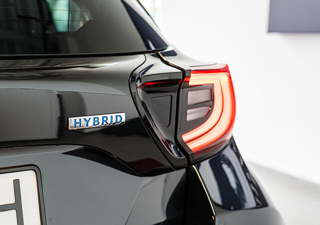 Mazda 2 Hybrid - Kolor Opera Black, zdjęcie 9