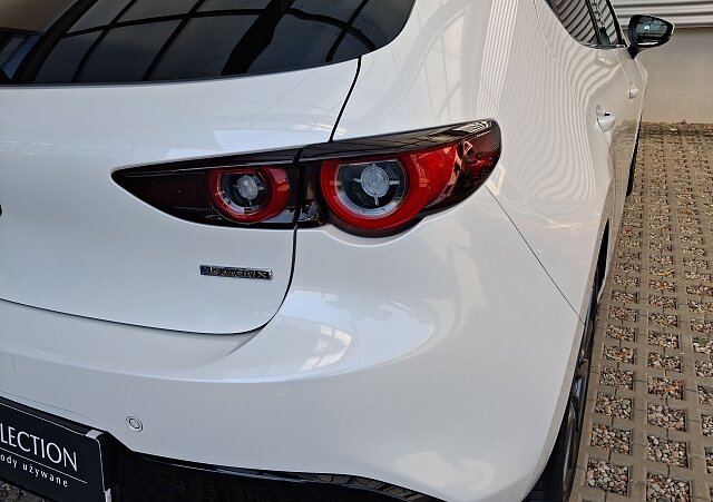 Mazda 3 - Kolor Snowflake White Pearl, zdjęcie 18