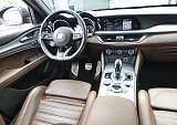 Alfa Romeo Stelvio - Kolor Czarny, zdjęcie 13