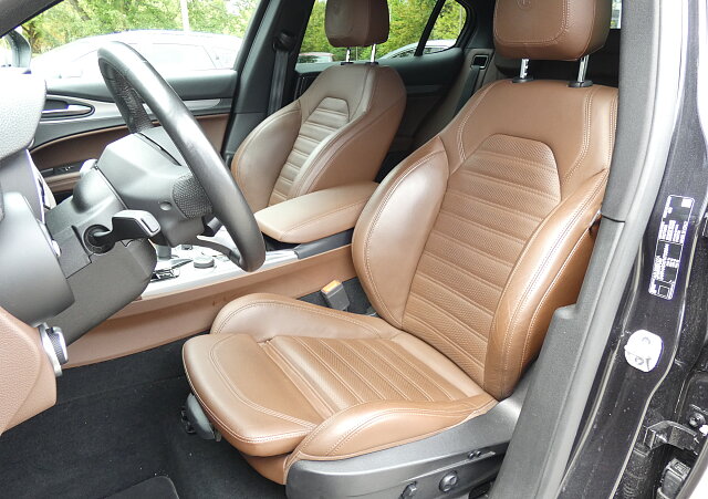 Alfa Romeo Stelvio - Kolor Czarny, zdjęcie 8