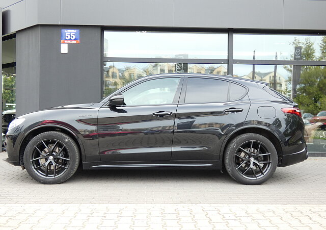 Alfa Romeo Stelvio - Kolor Czarny, zdjęcie 5