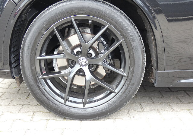 Alfa Romeo Stelvio - Kolor Czarny, zdjęcie 6