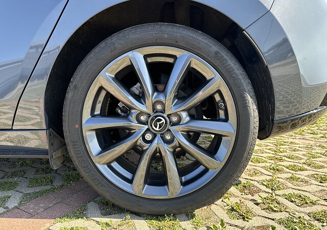 Mazda 3 - Kolor Polymetal Gray, zdjęcie 29