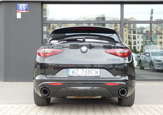 Alfa Romeo Stelvio - Kolor Czarny, zdjęcie 3