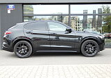 Alfa Romeo Stelvio - Kolor Czarny, zdjęcie 2