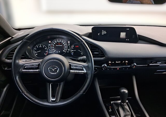 Mazda 3 - Kolor Snowflake White Pearl, zdjęcie 11