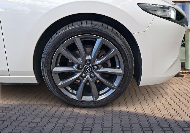 Mazda 3 - Kolor Snowflake White Pearl, zdjęcie 16