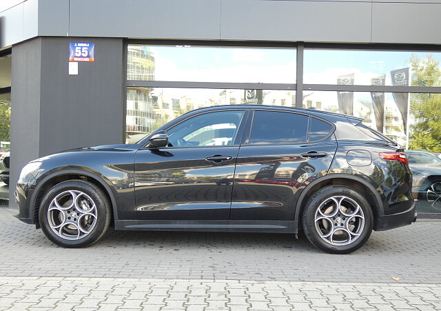 Alfa Romeo Stelvio - Kolor Czarny, zdjęcie 4