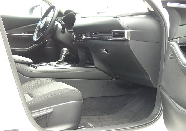 Mazda CX-30 - Kolor Snowflake White Pearl, zdjęcie 11