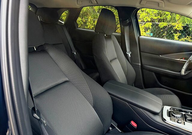 Mazda CX-30 - Kolor Deep Crystal Blue, zdjęcie 7