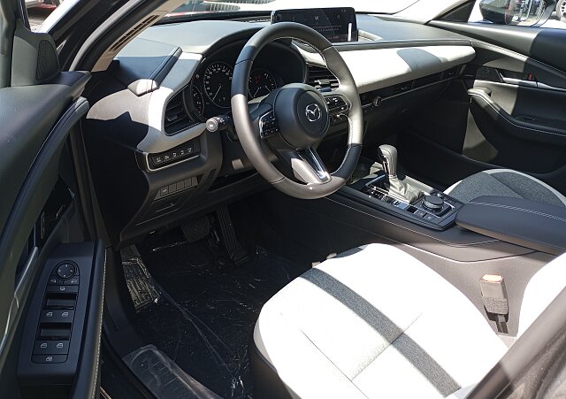 Mazda CX-30 - Kolor Machine Gray, zdjęcie 3