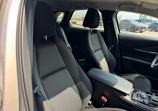 Mazda CX-30 - Kolor Platinum Quartz, zdjęcie 8